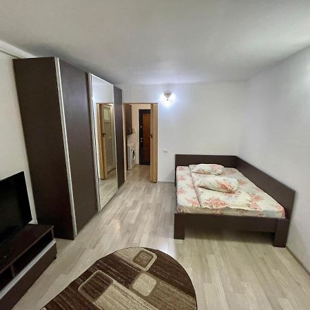 Ferienwohnung Garsoniera Moderna Parcare Internet Piteşti Exterior foto