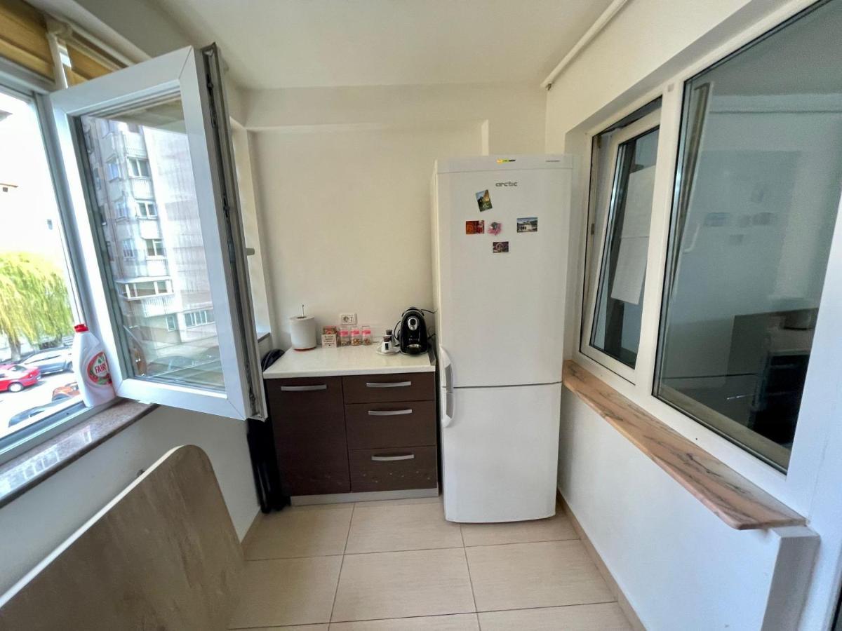 Ferienwohnung Garsoniera Moderna Parcare Internet Piteşti Exterior foto