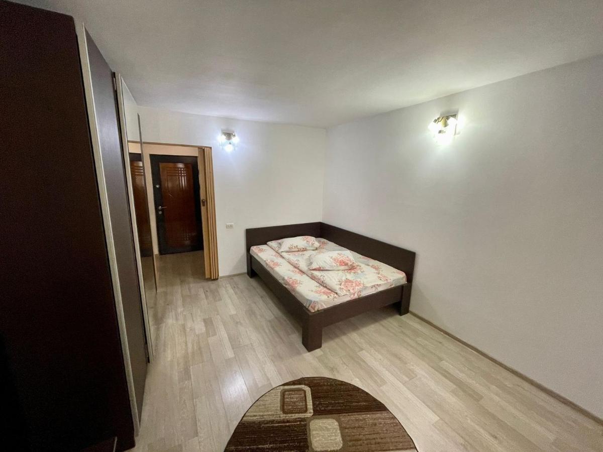 Ferienwohnung Garsoniera Moderna Parcare Internet Piteşti Exterior foto