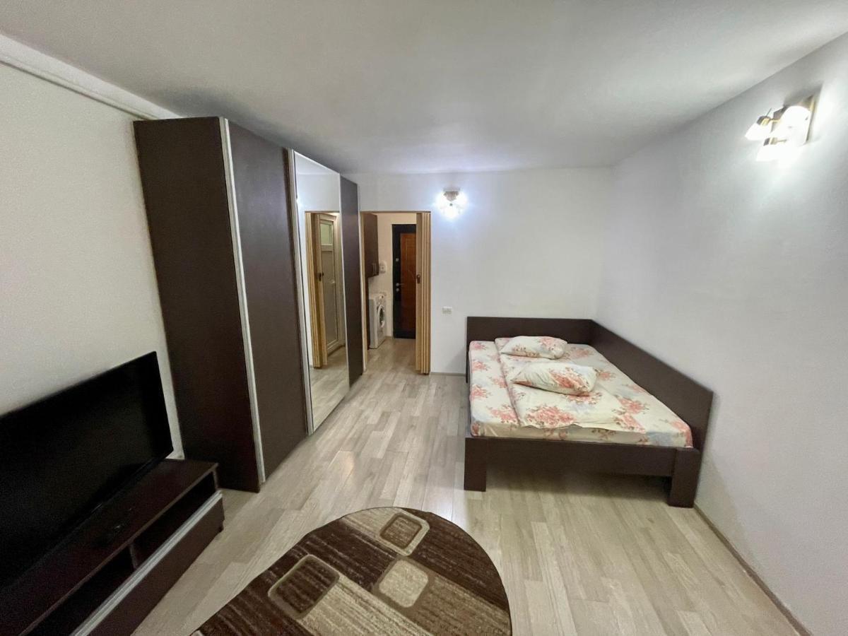 Ferienwohnung Garsoniera Moderna Parcare Internet Piteşti Exterior foto