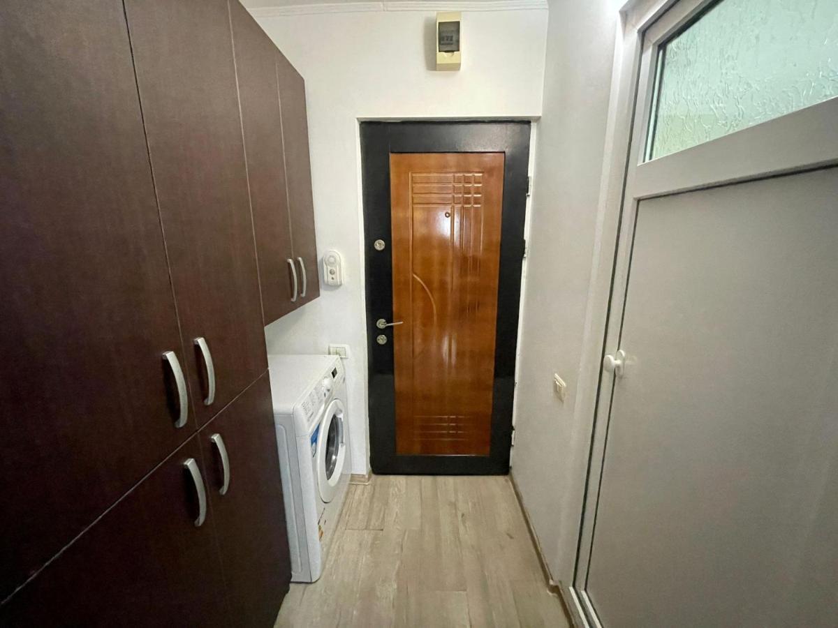Ferienwohnung Garsoniera Moderna Parcare Internet Piteşti Exterior foto